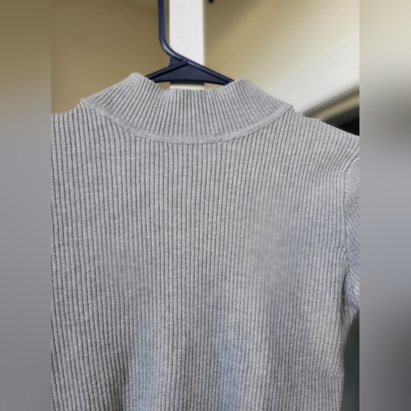 Women Mock Neck Rib-knit Crop Sweater Light Grey - Picture 5 of 6
